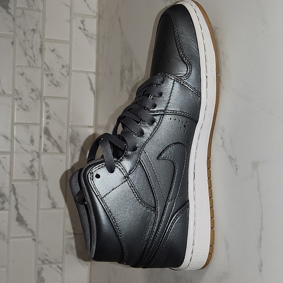 jordan 1's nouveau cool grey - Picture 6 of 8